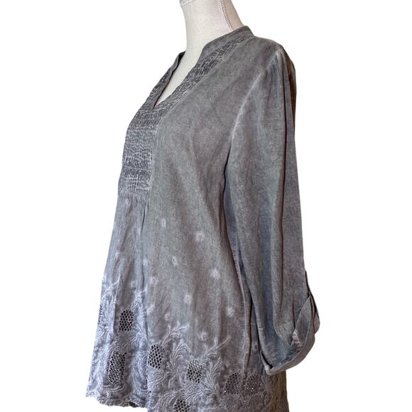 Sweet Magnolia Gray Embroidered Top Size Large - Picture 3 of 6